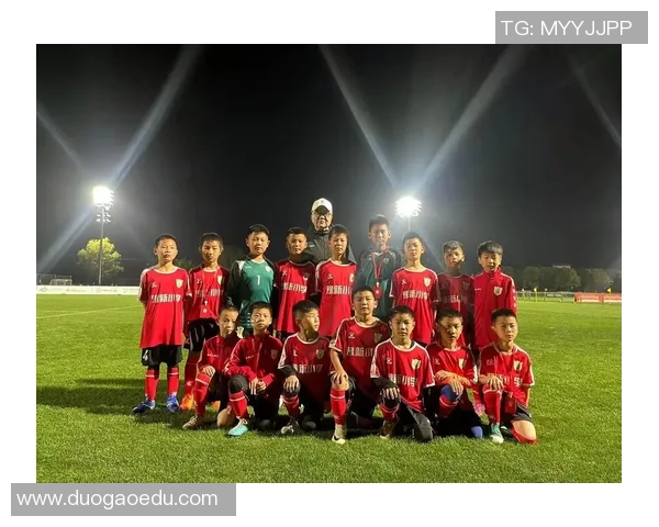 南京足球队逆袭之路揭秘:从默默无闻到邀请赛冠军的传奇故事 南京足球队逆袭之路揭秘:从默默无闻到邀请赛冠军的传奇故事