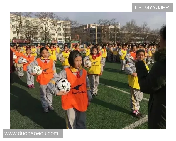 带雄风采的足球明星们如何在绿茵场上展现魅力与实力