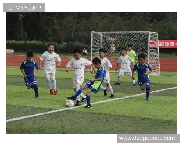 足球明星齐聚一堂精彩瞬间回顾视频带你领略绿茵场上的传奇风采