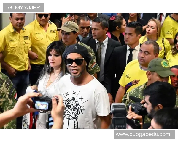 足球明星假护照事件揭露体育界黑幕引发公众热议与反思 足球明星假护照事件揭露体育界黑幕引发公众热议与反思