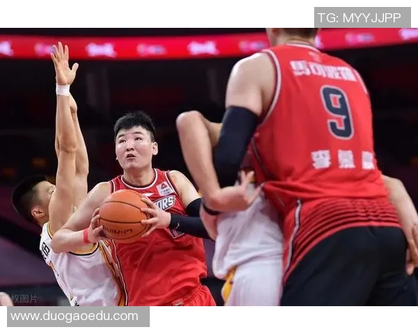 深圳篮球队与上海篮球队赛后复盘分析球员个人能力的对比与启示 深圳篮球队与上海篮球队赛后复盘分析球员个人能力的对比与启示