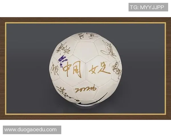 获取足球明星签名照的有效途径与技巧分享 获取足球明星签名照的有效途径与技巧分享