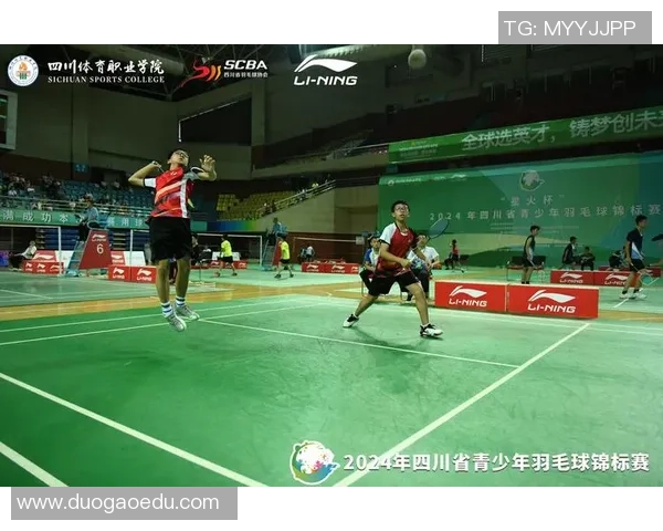 赛后分析:成都羽毛球队与广州羽毛球队的团队协作与战术对比 赛后分析:成都羽毛球队与广州羽毛球队的团队协作与战术对比