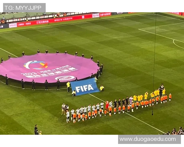 足球明星携手飞行梦想打造震撼广告视频展现激情与速度的完美结合 足球明星携手飞行梦想打造震撼广告视频展现激情与速度的完美结合